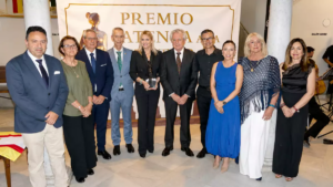 AINHOA ARTETA RECIBE EMOCIONADA EL V PREMIO ‘ATENEA DE LA CULTURA’ DE UTRERA EN UN ACTO LLENO DE PÚBLICO (CON VIDEO)